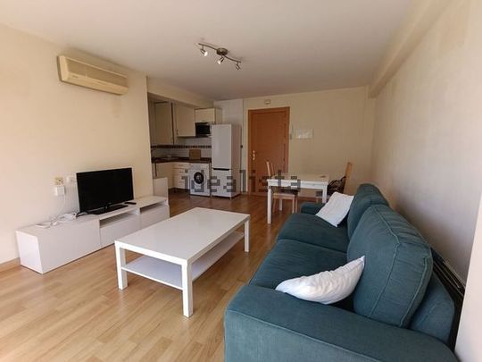 Alquiler de piso en Alameda de Colón - Foto 1