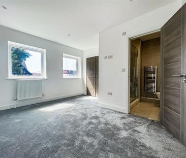 4 bedroom semi-detached house to rent - Photo 5