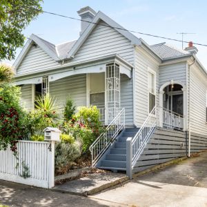 Stunning Edwardian Home with Timeless Elegance - Photo 3