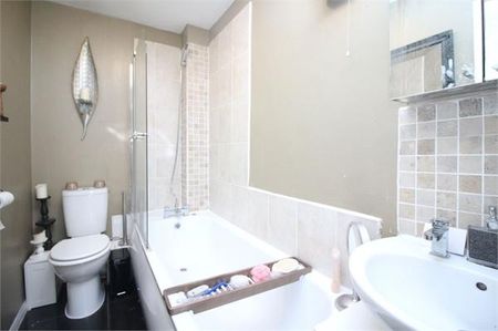 2 bedroom maisonette to rent - Photo 5