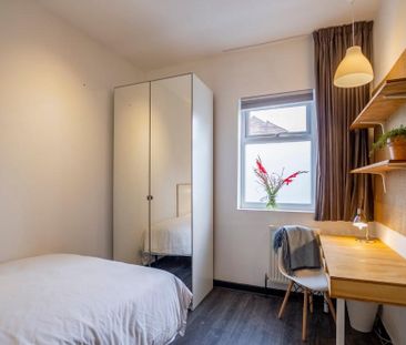 6 Bed End Terrace, Ruskin Avenue, M14 - Photo 4