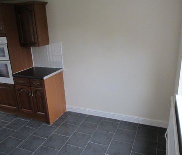 3 bedroom terraced house to rent - Photo 6