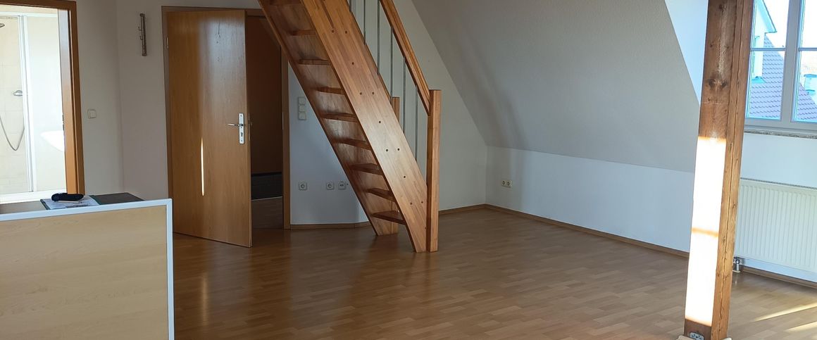 Sonnige 2 Zimmer Dachgeschosswohnung zum 01.11.2025 - Foto 1