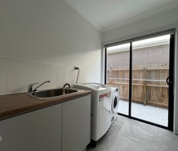 21 Van Lieshout Circuit, Griffin QLD 4503 - House For Rent | Domain - Photo 4