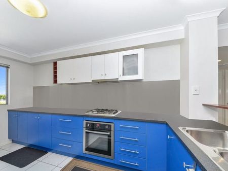 Modern 3-Bedroom, 2-Bathroom Unit in a Prime City Position! - Photo 2