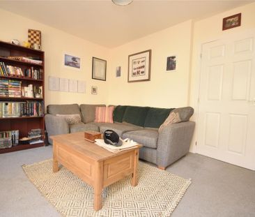 2 bedroom semi-detached house to rent - Photo 6