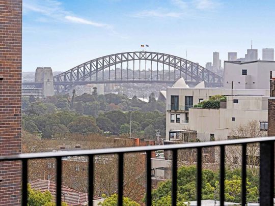 Spacious Two-Level Apartment with Iconic Views in the Heart of Potts Point - Photo 1