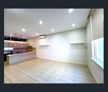 Open the Door to City-Fringe Sophistication - Photo 6