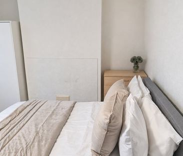 Room in a Shared Flat, Rosemont Court, W3 - Photo 3