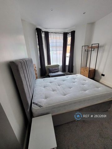 1 bedroom in a house share to rent - Photo 5