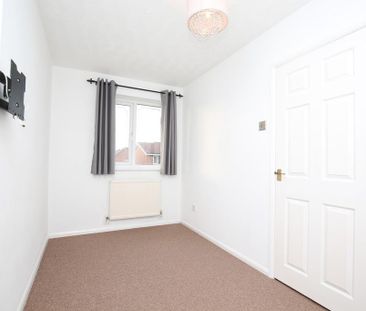 2 bedroom end of terrace house to rent - Photo 2