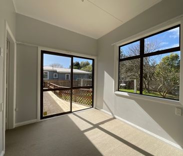 ELEVATED THREE BEDROOMS IN A PRIME LOCATION - Photo 6