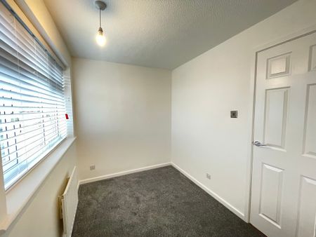 2 bedroom Semi-Detached House to let - Photo 5