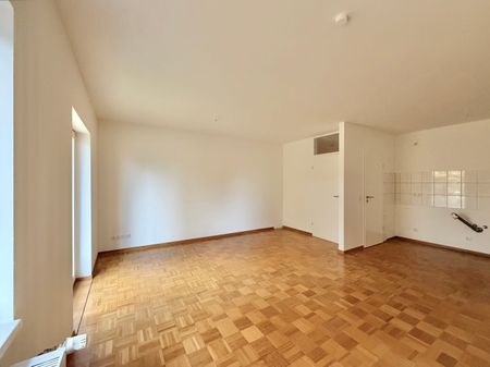 Großzügige 3-Zimmer-Dachgeschosswohnung mit Balkon in zentraler Lage - Photo 3
