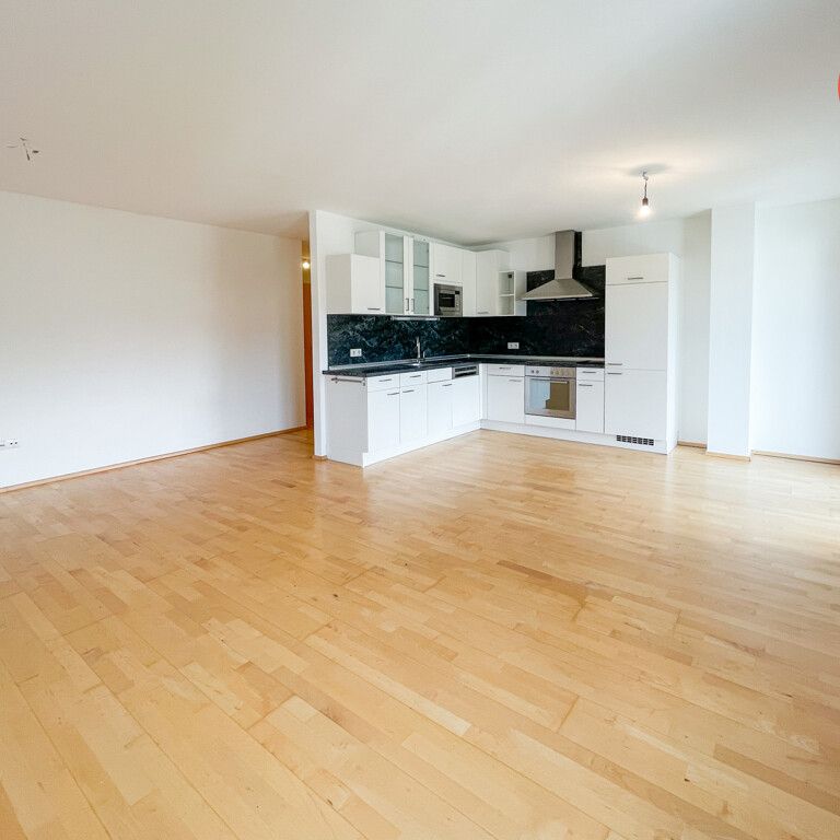 Schöne 2,5 ZI-Wohnung mit Terrasse und möblierter Küche - Foto 1