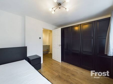 Redford Close, Feltham,TW13 - Photo 4