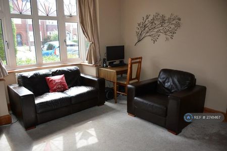 3 bedroom semi-detached house to rent - Photo 4