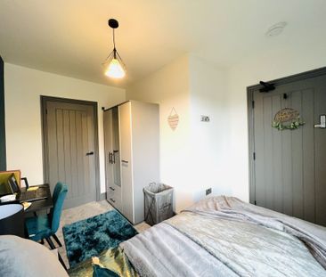 BEDROOM 5 – MEDIUM DOUBLE ENSUITE - Photo 3