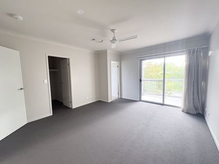 FRESHLY PAINTED & BRAND-NEW CARPETS - Simple and Modern Townhouse Living - Photo 3