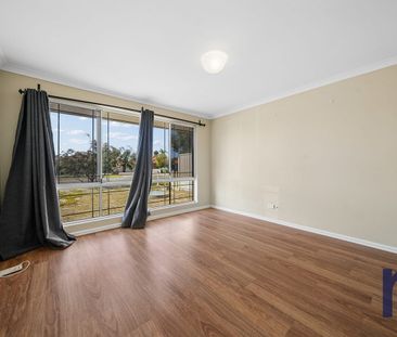 RENOVATED FAMILY HOME WITH BRAND-NEW KITCHEN & ADDITIONAL BEDROOM - Photo 4