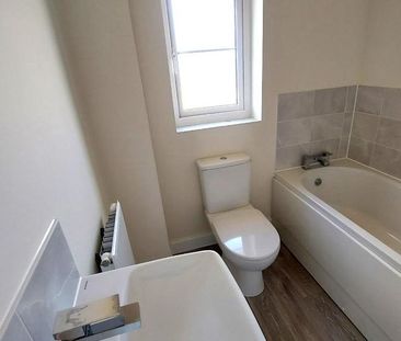 3 bedroom semi-detached house to rent - Photo 6