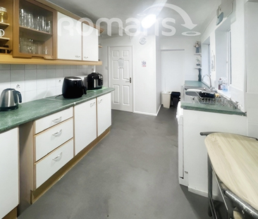 1 bedroom in a house share to rent - Photo 2