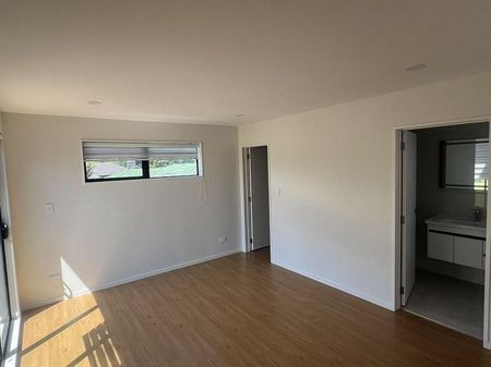 Stunning 4BR New Build in Pakuranga! - Photo 3