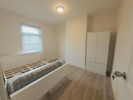 1 bedroom in a house share to rent - Photo 3