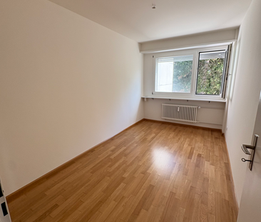 Helle und zentral gelegene 3.5 Zimmerwohnung im 4. OG - Foto 3