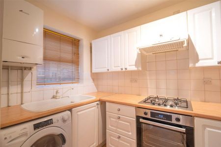 2 bedroom semi-detached house to rent - Photo 4