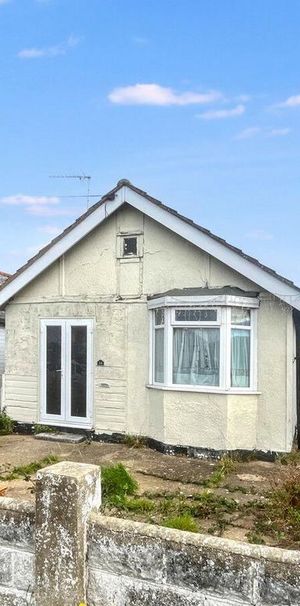 2 bedroom detached bungalow to rent - Photo 1