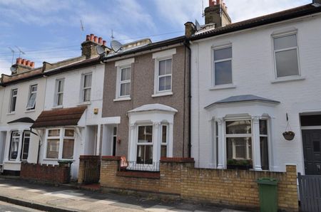 3 Bed Terraced House, Glenavon Road, E15 - Photo 3