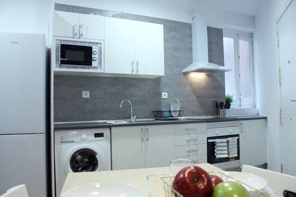 Cozy room in Lavapiés neighborhood - Photo 1