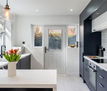 3 bedroom semi-detached house to rent - Photo 4