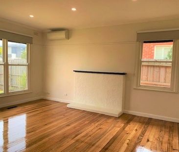 3 BEDROOM BAYSIDE BEAUTY IN PRIME LOCALE! - Photo 6