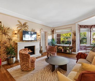 FULLY FURNISHED GRAND ART-DECO BEAUTY - Photo 1