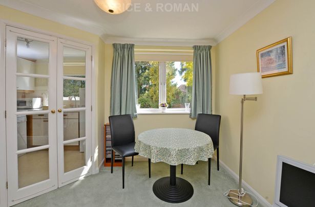 1 Bedroom Apartment, Royston Court – Hinchley Wood - Photo 1