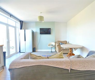 6 bedroom semi-detached house to rent - Photo 4