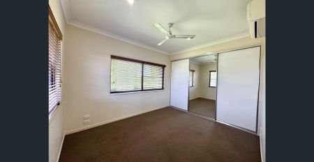 PRICE DROP!!! PREMIUM 3 BEDROOM / 3 BATHROOM FREESTANDING TOWNHOUSE – PERFECT CORPORATE ACCOMMODATION - Photo 3