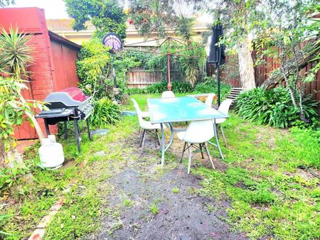 3BR Home in Caulfield South with Air-Conditioning & Private Backyard Oasis - Photo 4