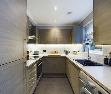 2 bedroom ground floor flat to rent - Photo 1