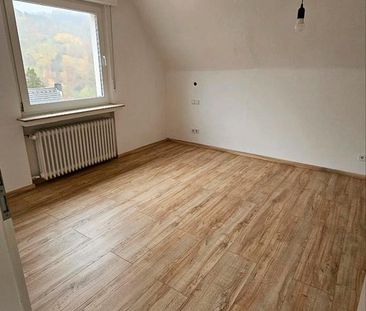 3,5 Zimmer-Wohnung mit Balkon, saniertem Bad und Gartenbenutzung - Foto 1