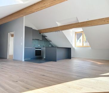 Spacieux 3 pièces en attique dans les combles et vue lac - Photo 1