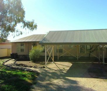 FOUR BEDROOM FAMILY HOME. - Photo 1