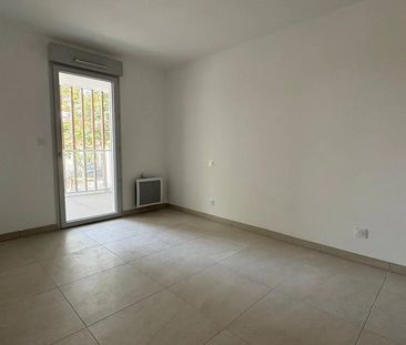 Location Appartement 2 pièces 42m² MARSEILLE 11ème - Photo 3