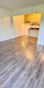 SUPERBE 3 1/2 RÉNOVÉ TOUT BÉTON - À VOIR! - Photo 3