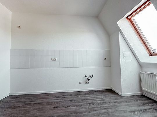 ERSTBEZUG! 4-Raum-Dachgeschosswohnung mit Ausblick - Photo 1