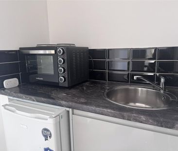 Studio to rent - Photo 3