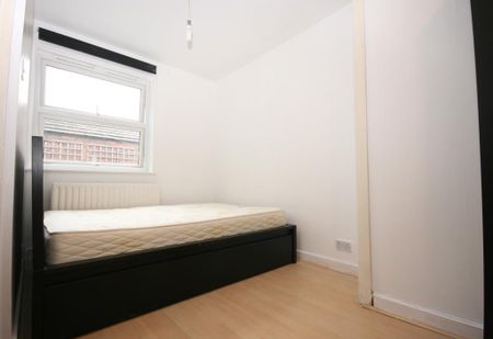 4 bedroom flat to rent - Photo 3