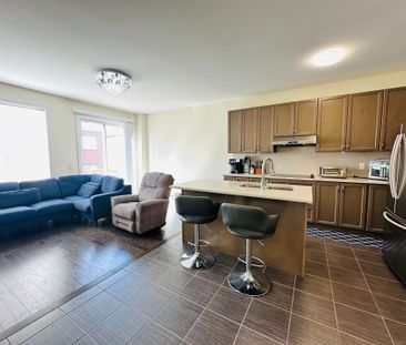 For Lease - 32 Capreol Avenue, Aurora, Ontario - Photo 4